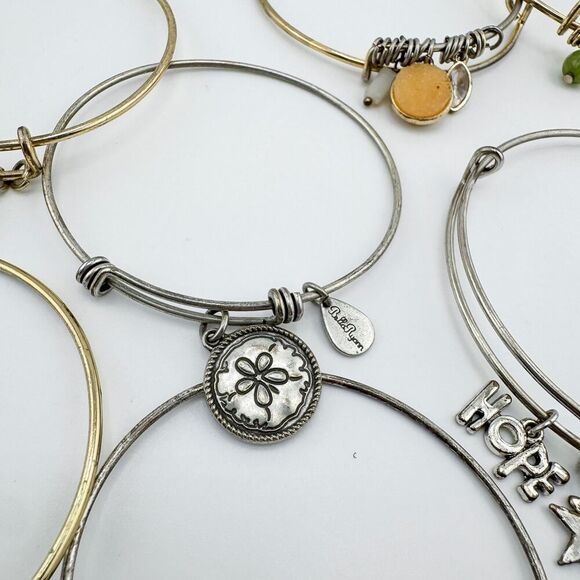 Vintage Charm Bracelets 12 Pieces - Silver Tone & Gold Tone Adjustable Bracelets - Picture 6 of 11